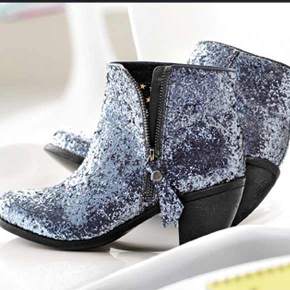 Vera Wang Princess Silver Sparkly Booties - Picture 2 of 11
